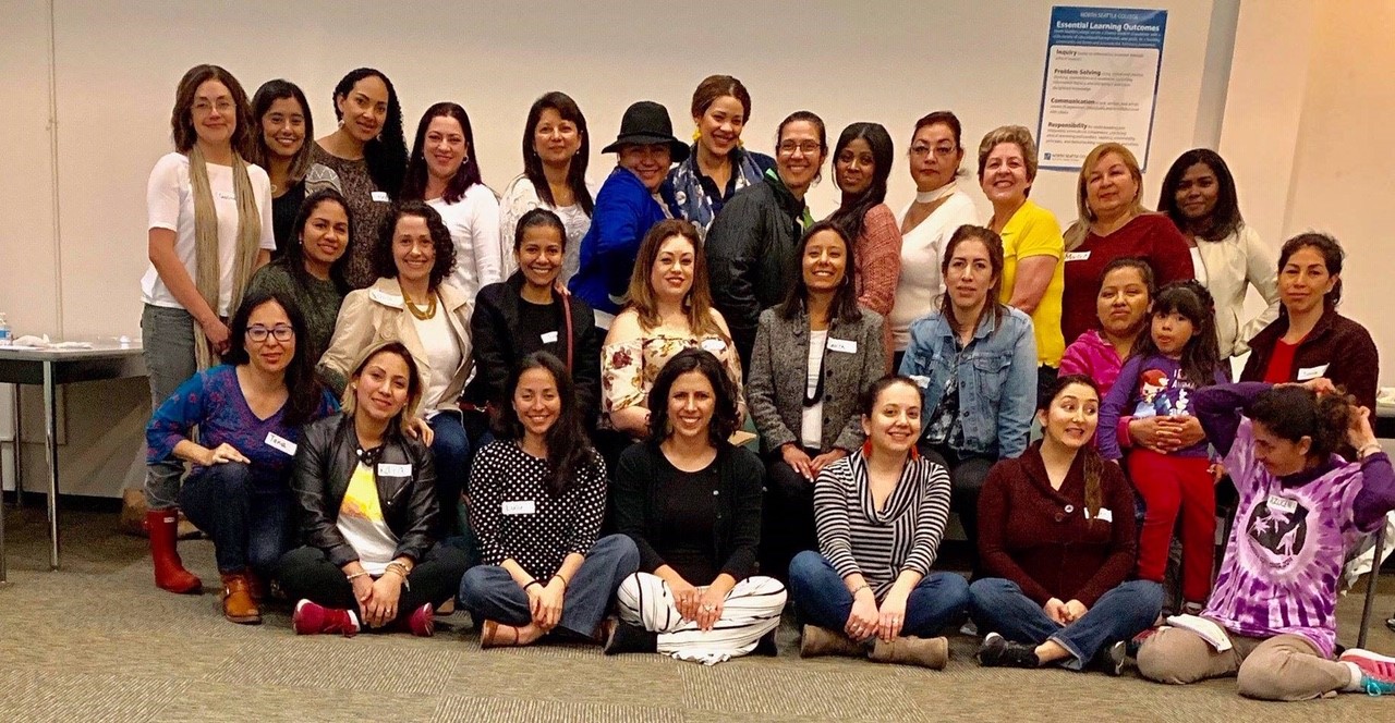 Mujeres que apoyan a mujeres y consolidan una organización latina.